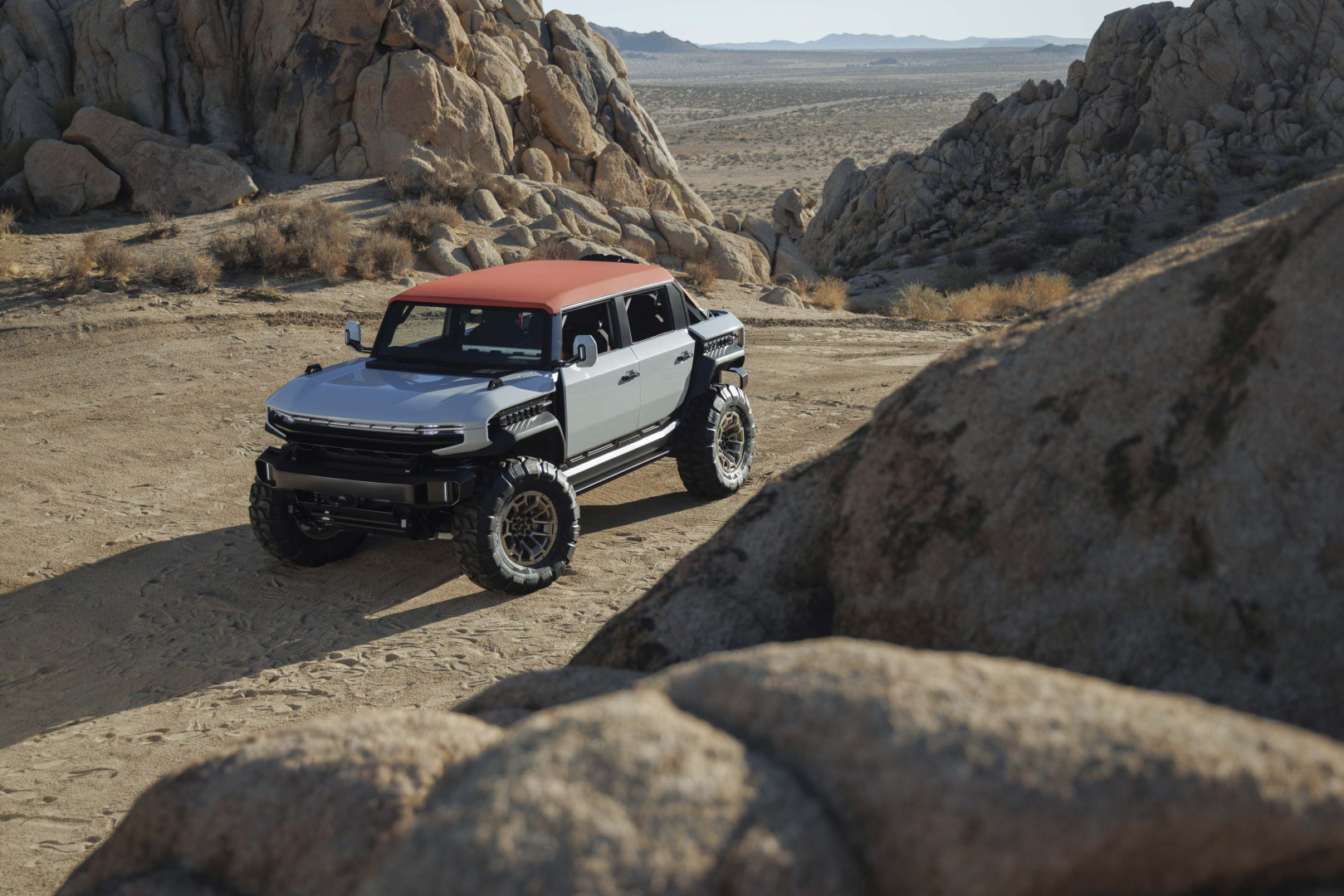 SMALL_GMC-HUMMER_HX_SUV_F3Q_HIGH